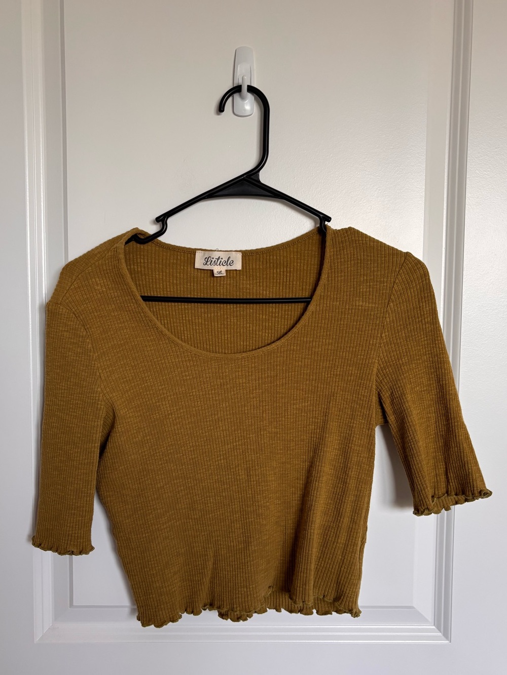Listicle Ribbed 3/4 Sleeve Crop Shirt